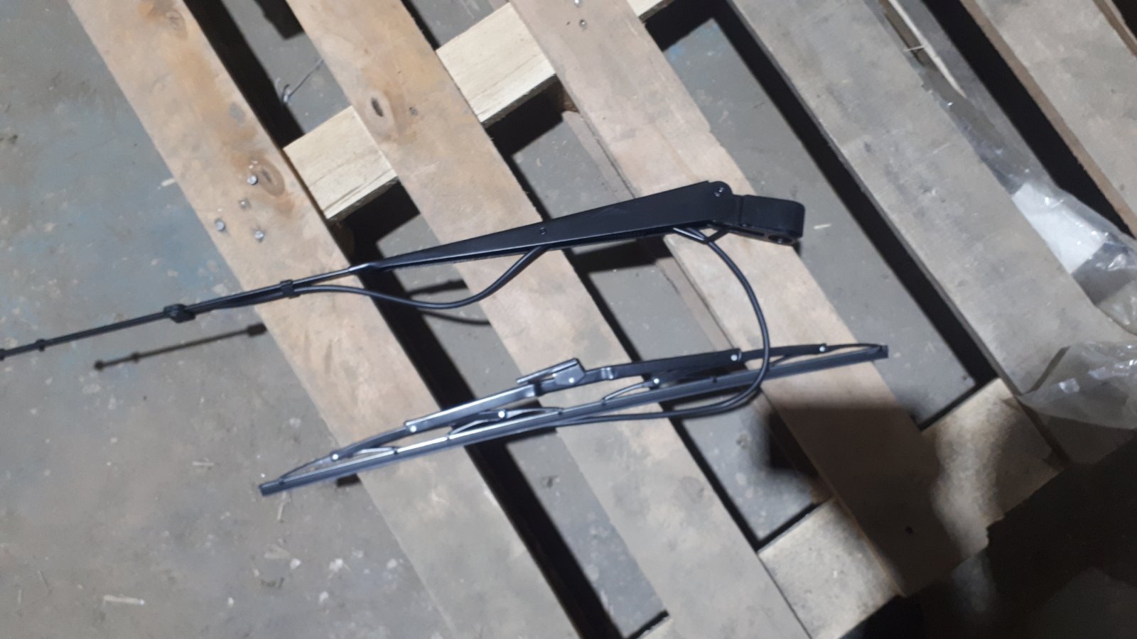 Поводок стеклоочистителя ZD2312 (72 см) одинарный